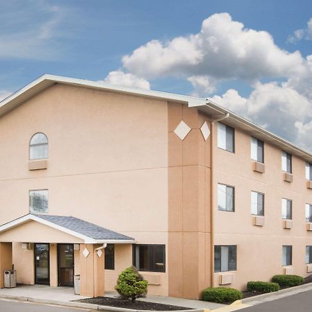 Hotel Super 8 By Wyndham Beckley Exterior foto