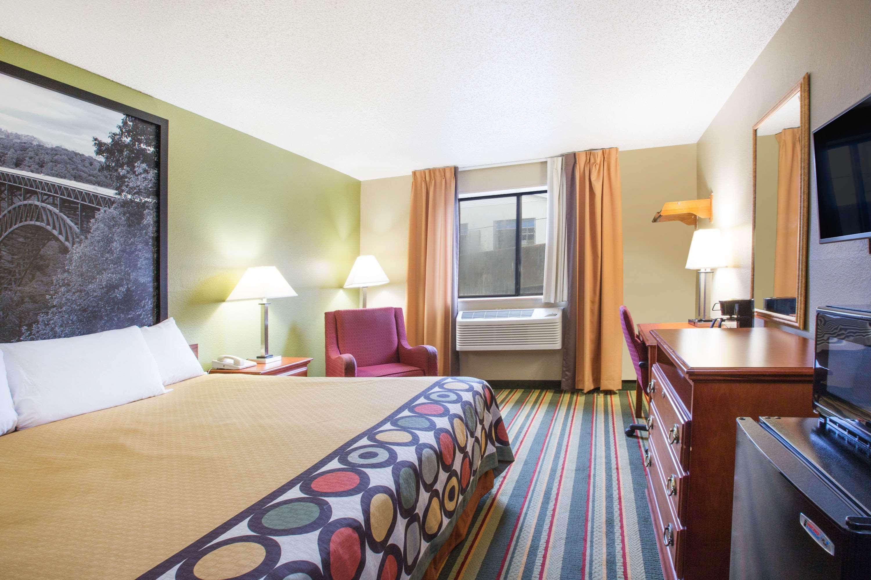 Hotel Super 8 By Wyndham Beckley Exterior foto