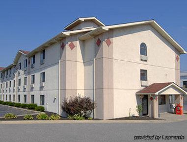 Hotel Super 8 By Wyndham Beckley Exterior foto